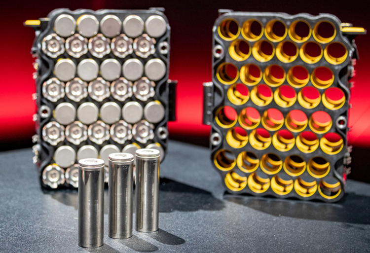 Hybrid battery used by Mercedes-Benz AMG.png